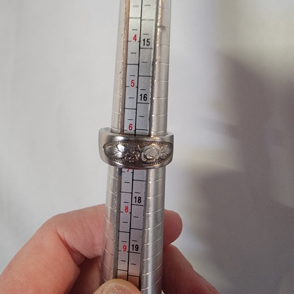 Handmade Silver Floral Engraved Spoon Ring - Picture 4 of 4